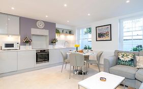 Stunning 2 Bed Basement Flat In The Heart Of Cheltenham!